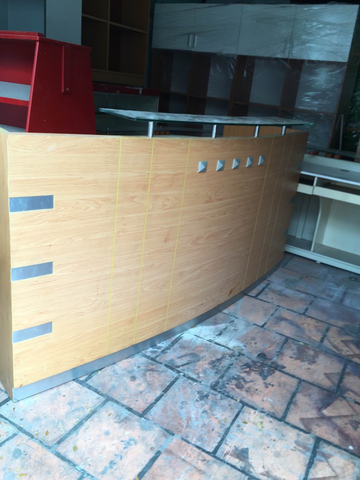 Thanh lý quầy lễ tân MDF vân gỗ